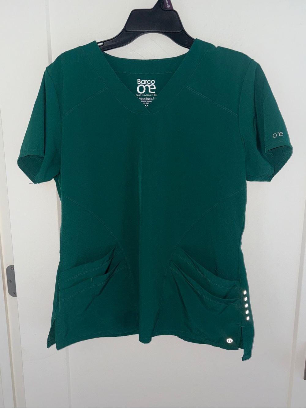 NWOT Barco One Pulse 5 pocket short sleeve scrub top sz M 5106